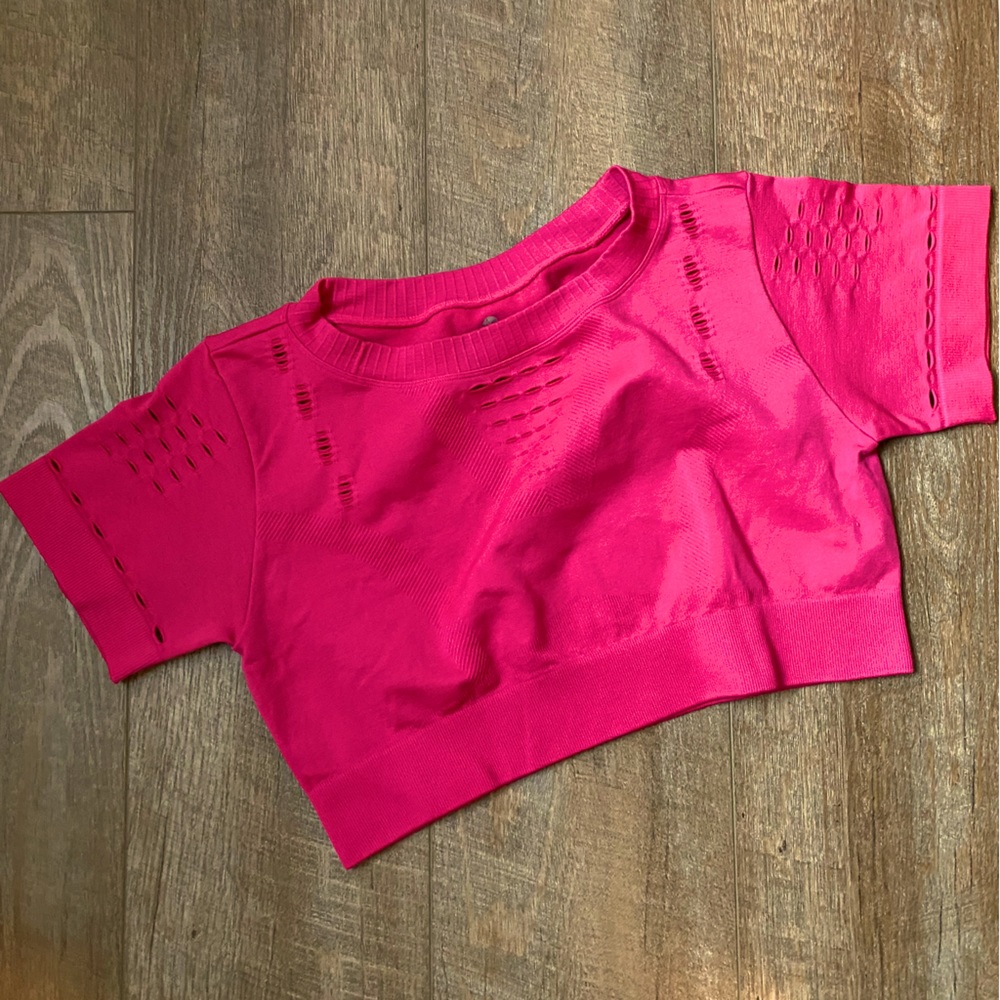 cropped workout top 90 degrees